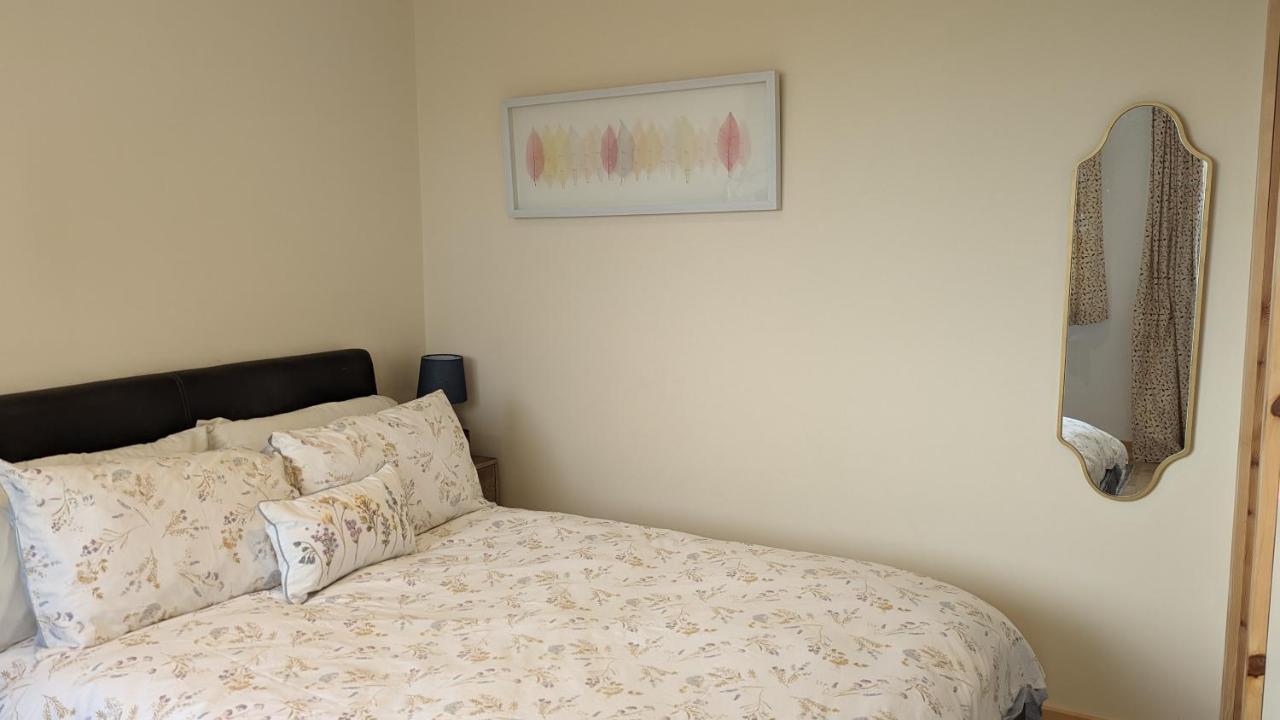 Meadow View Studio Apartment Gillingham  Bagian luar foto