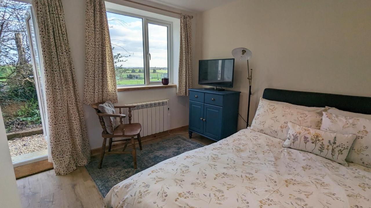 Meadow View Studio Apartment Gillingham  Bagian luar foto