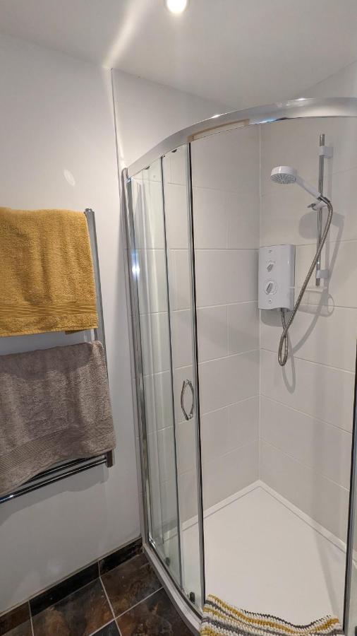 Meadow View Studio Apartment Gillingham  Bagian luar foto